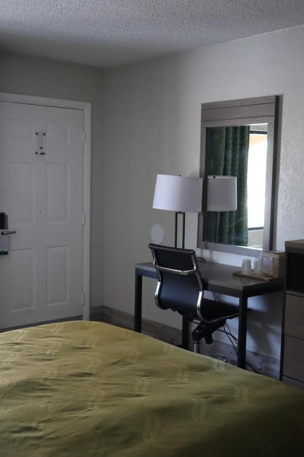 Queen Room - Accessible/Non-Smoking