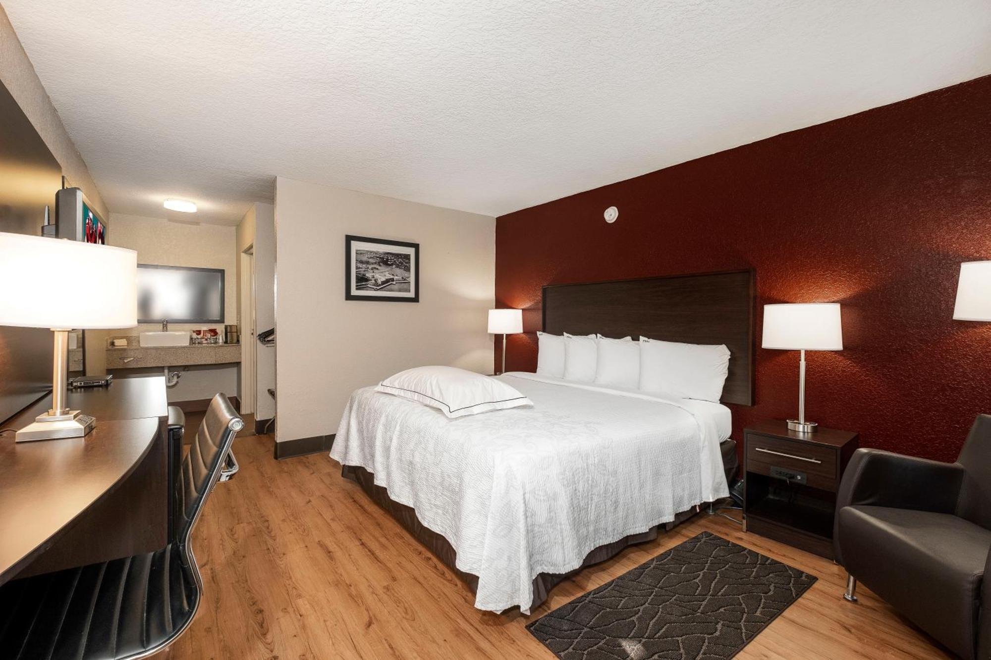 Premium King Room Smoke Free (Upgraded Bedding and Snack Box)