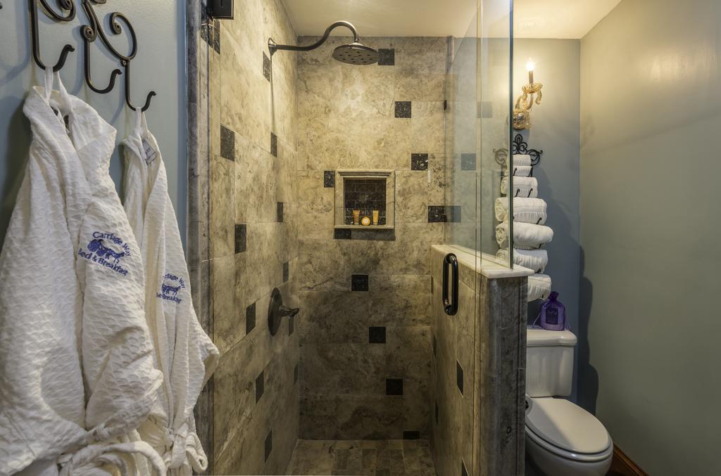 Deluxe King Room - Tourmaline Room