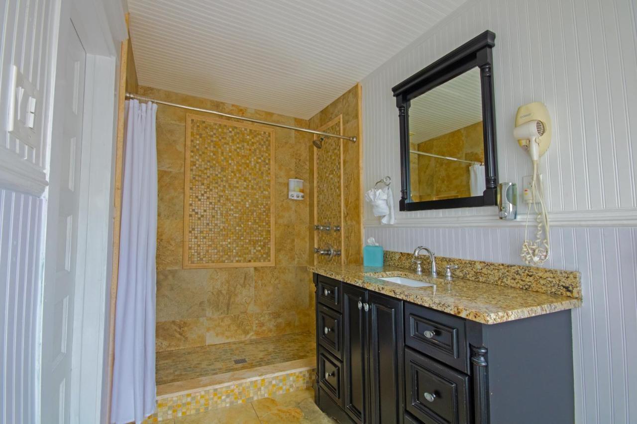 Deluxe Quadruple Room,1365591989:JPEG