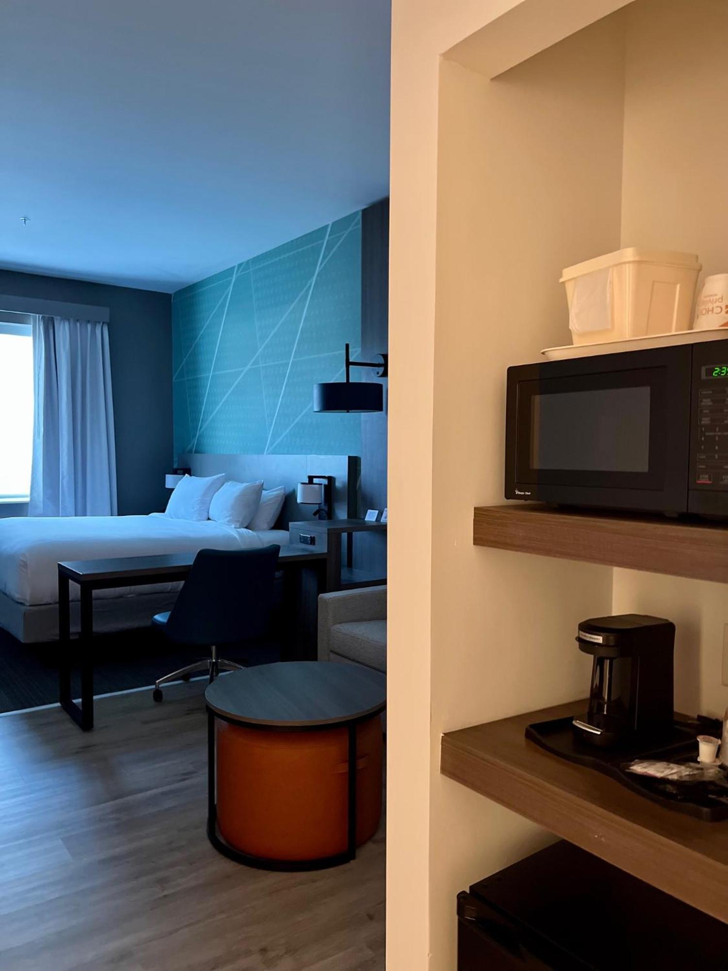 Quadruple Room with Two Queen Beds and Tub - Disability Access/Non Smoking/Interior Hall