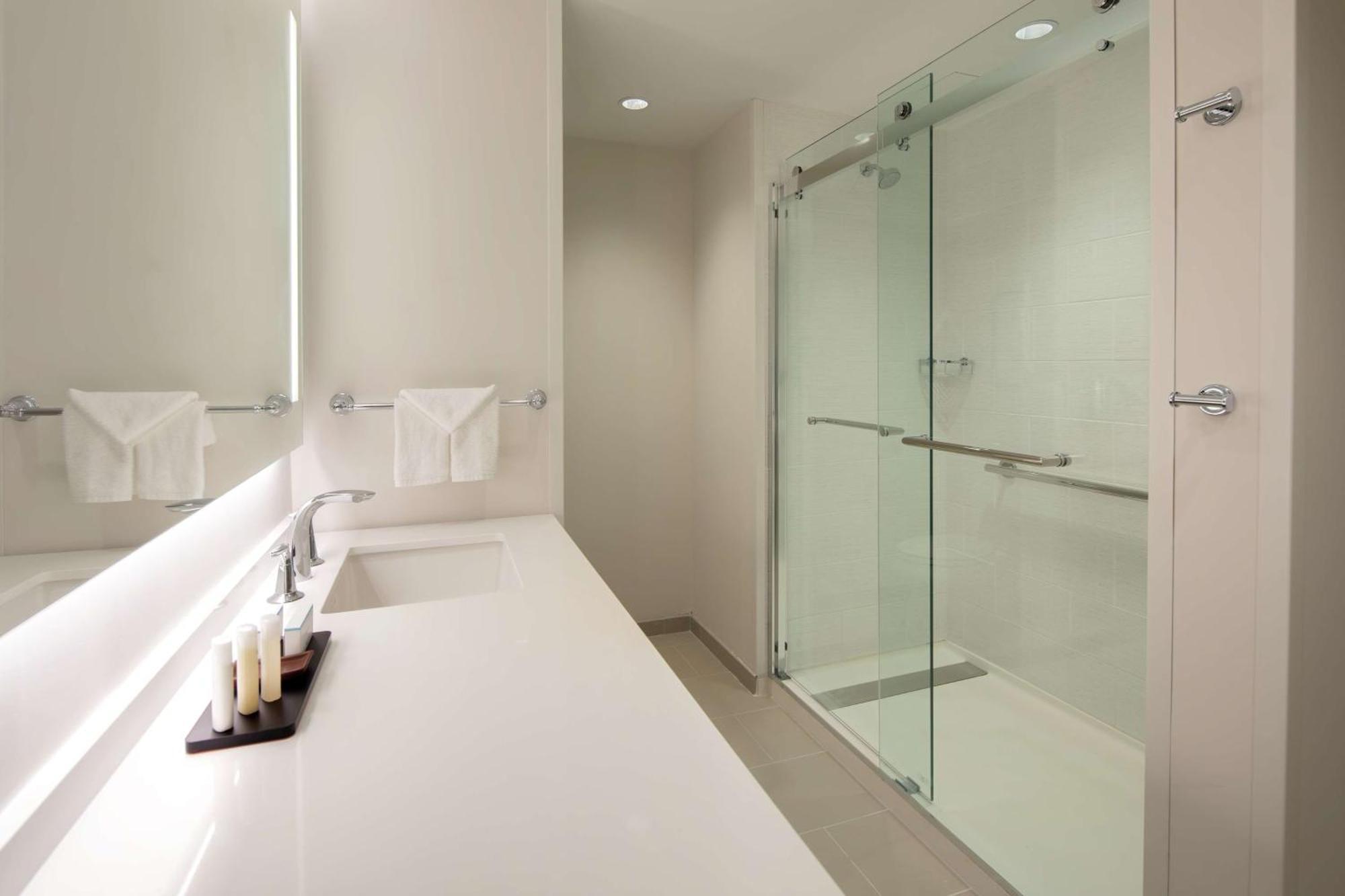 Two-Room King Suite,1657144842:JPEG