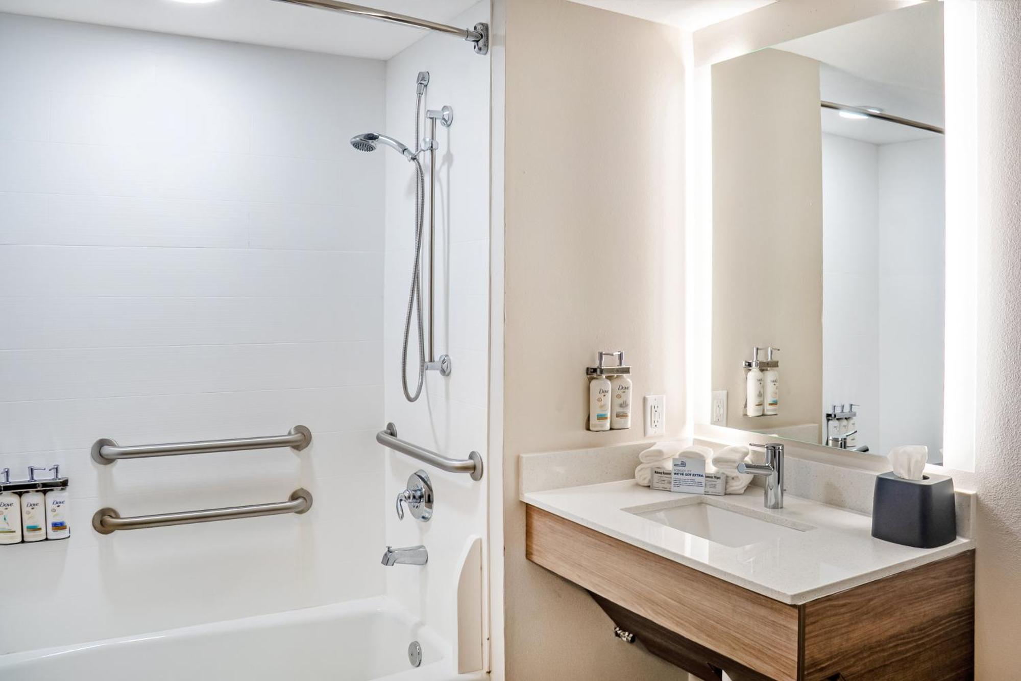 King Room - Mobility Access/Hearing Accessible