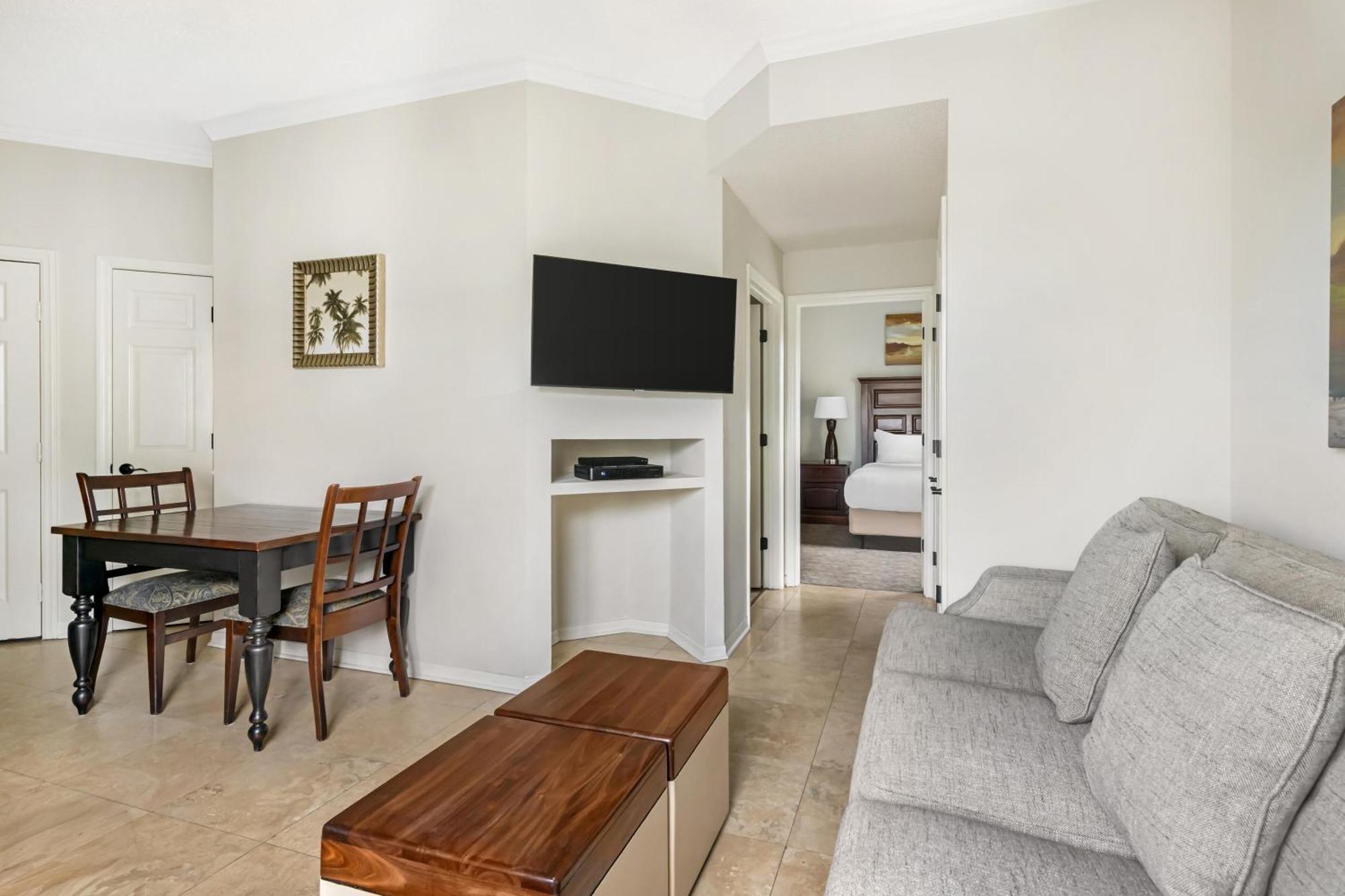 Two-Bedroom Deluxe Suite One King Bed Two Double Beds Balcony,1770479179:JPEG
