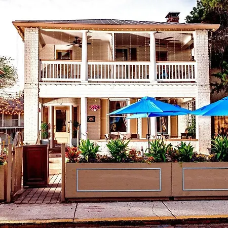 Inn On Charlotte Boutique Hotel-3